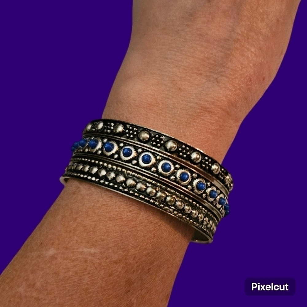 3/$30 SET of Three Silvertone Blue Cabochon Stacking Bangle Bracelets